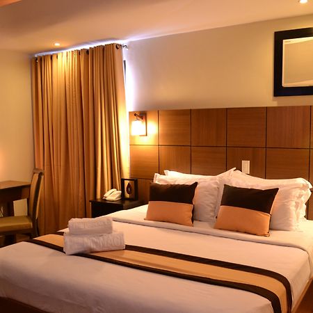 The Pinnacle Hotel And Suites Davao Exterior photo