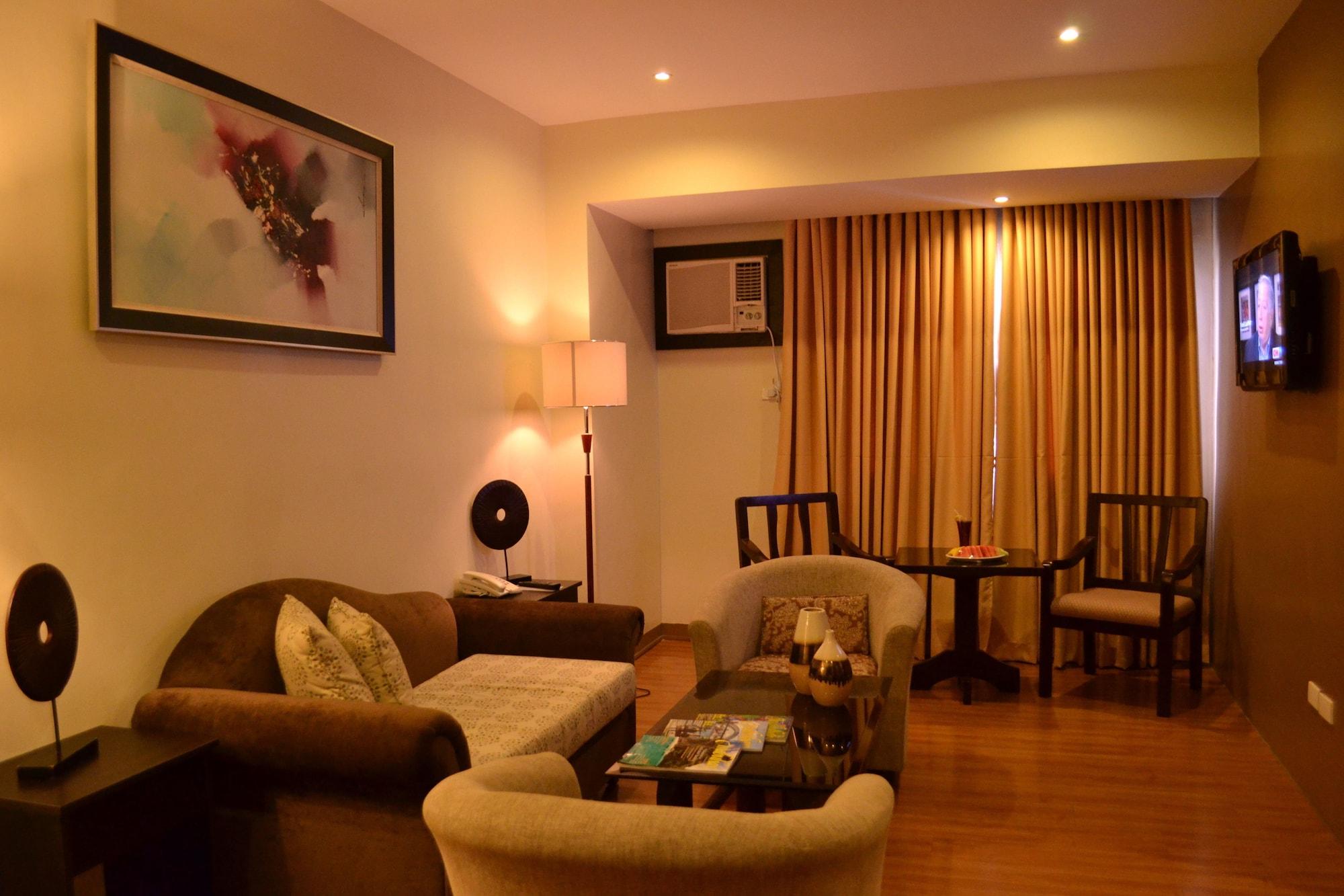 The Pinnacle Hotel And Suites Davao Exterior photo