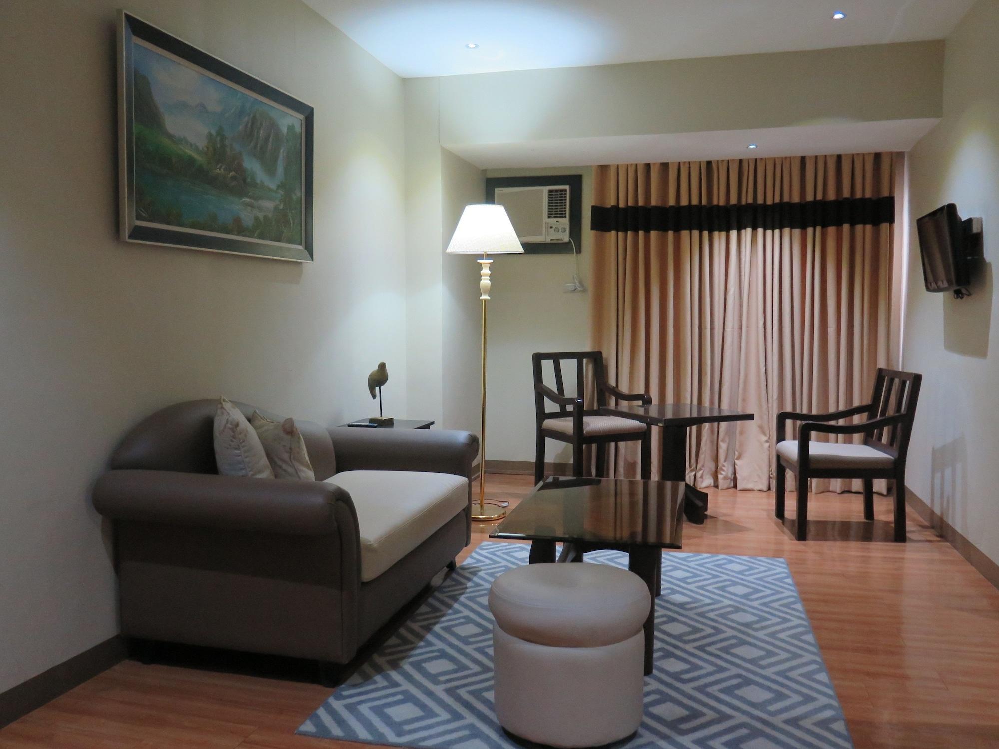 The Pinnacle Hotel And Suites Davao Exterior photo