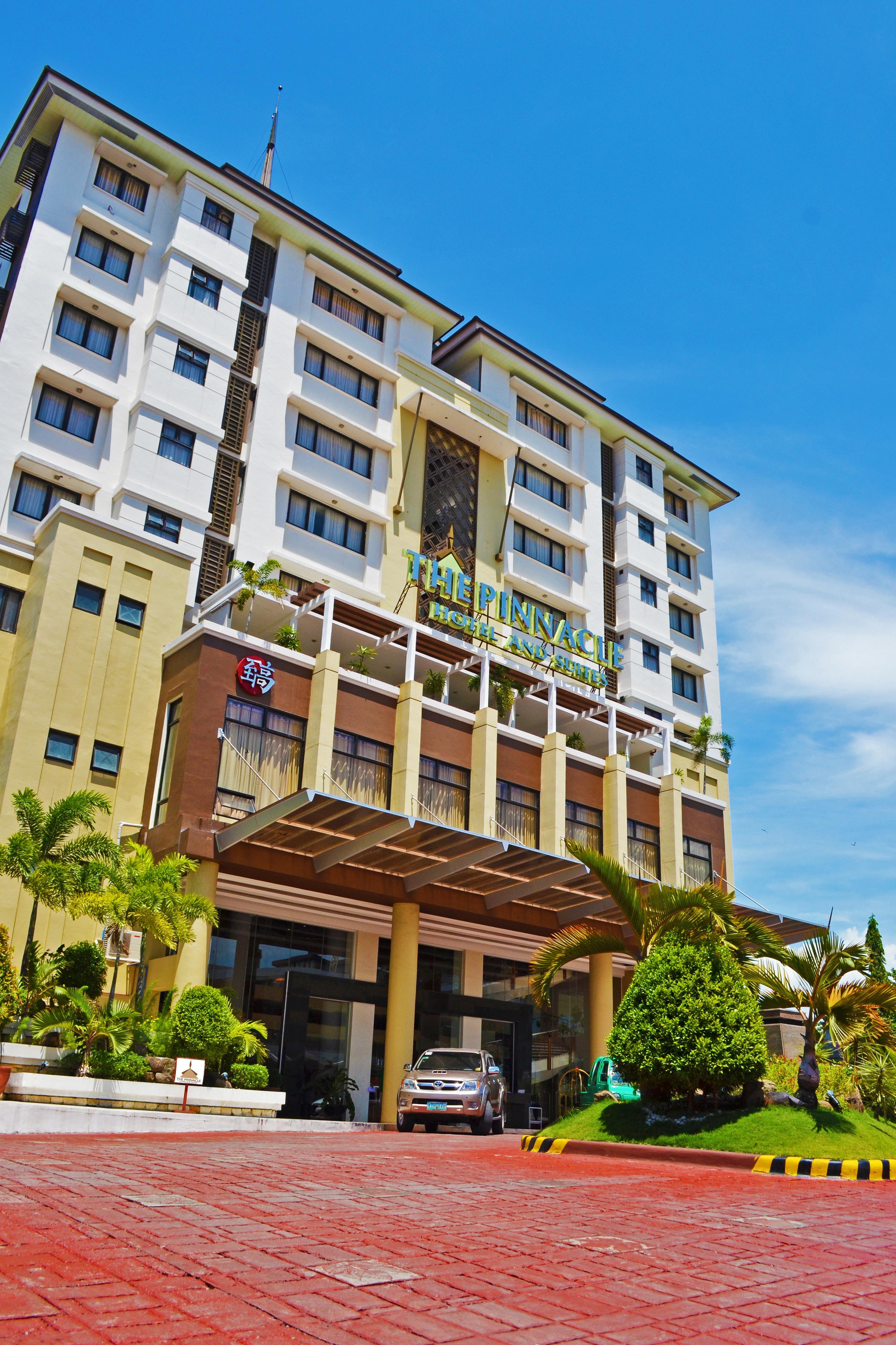The Pinnacle Hotel And Suites Davao Exterior photo