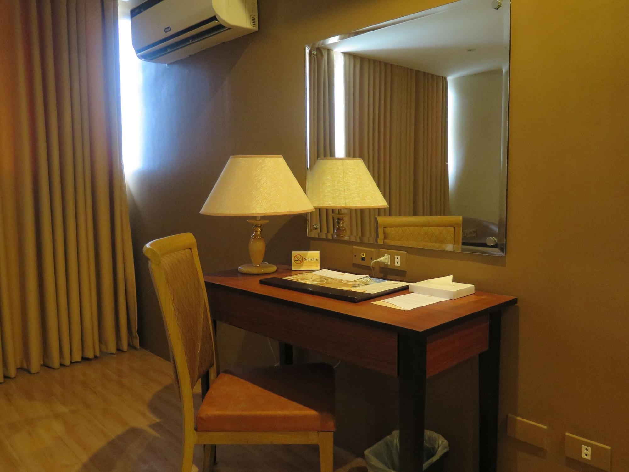The Pinnacle Hotel And Suites Davao Exterior photo