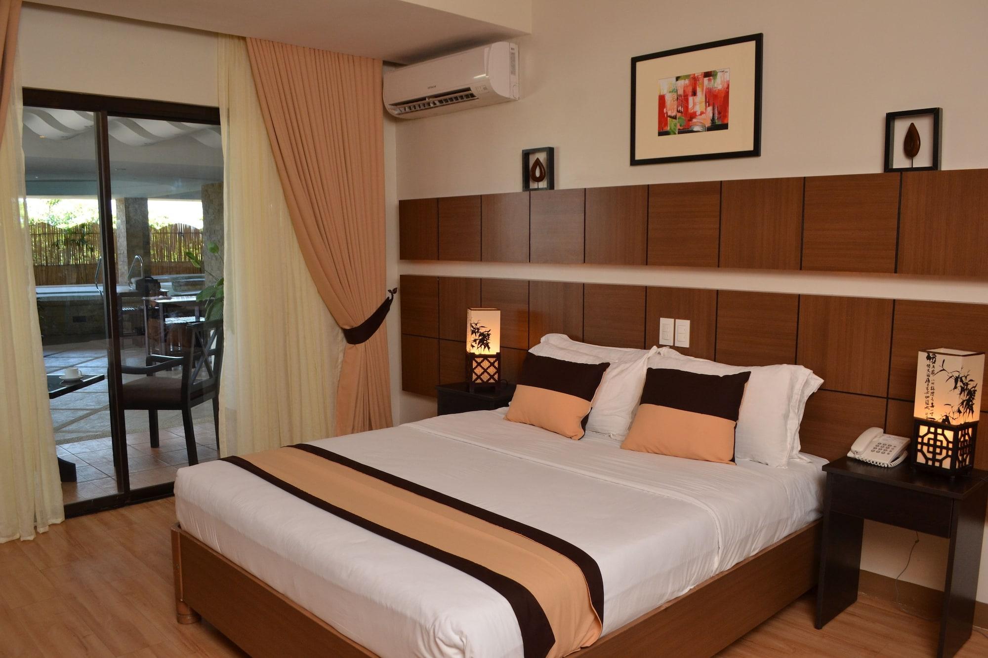 The Pinnacle Hotel And Suites Davao Exterior photo