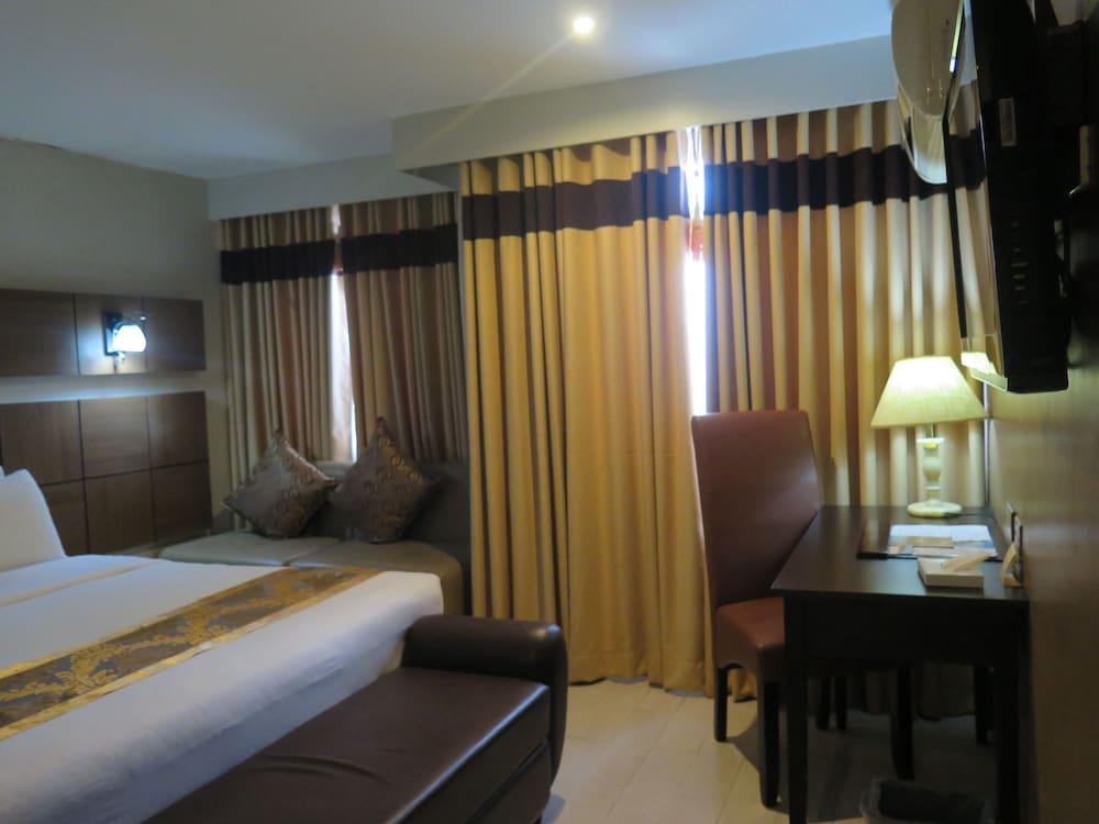 The Pinnacle Hotel And Suites Davao Exterior photo