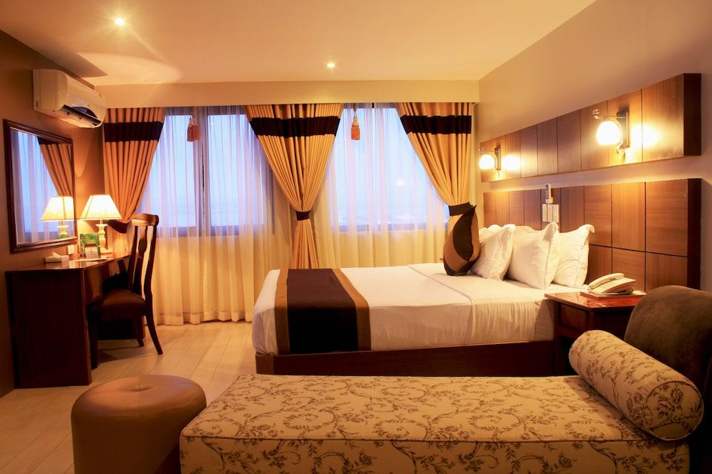 The Pinnacle Hotel And Suites Davao Exterior photo