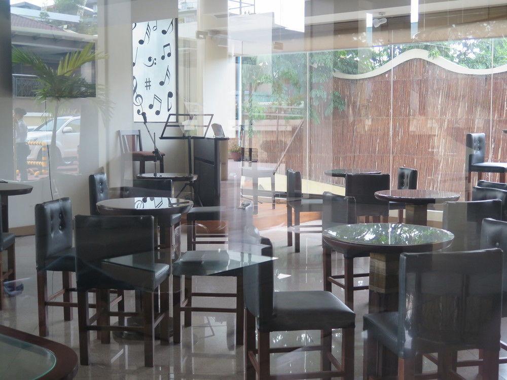 The Pinnacle Hotel And Suites Davao Exterior photo