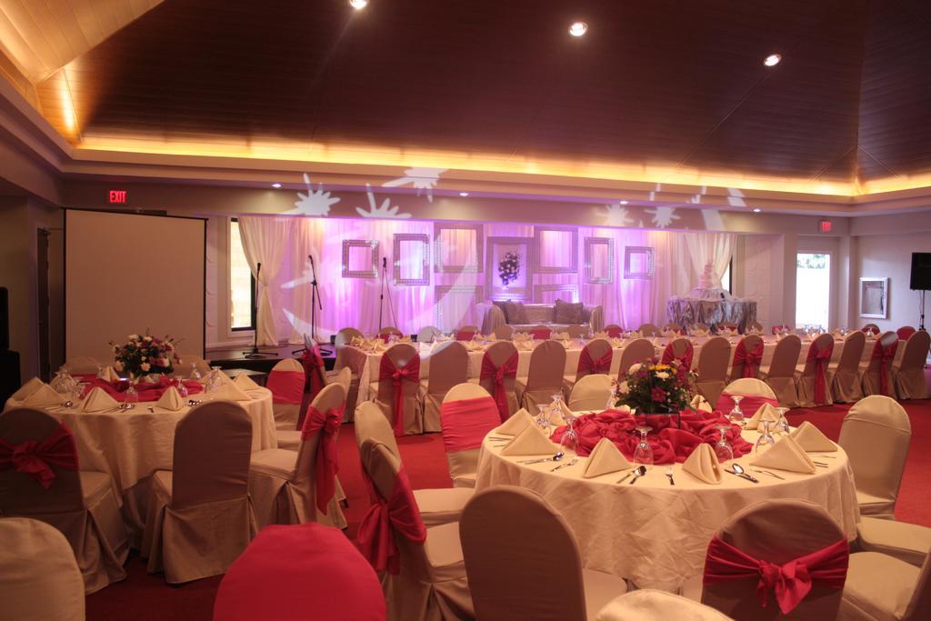The Pinnacle Hotel And Suites Davao Exterior photo
