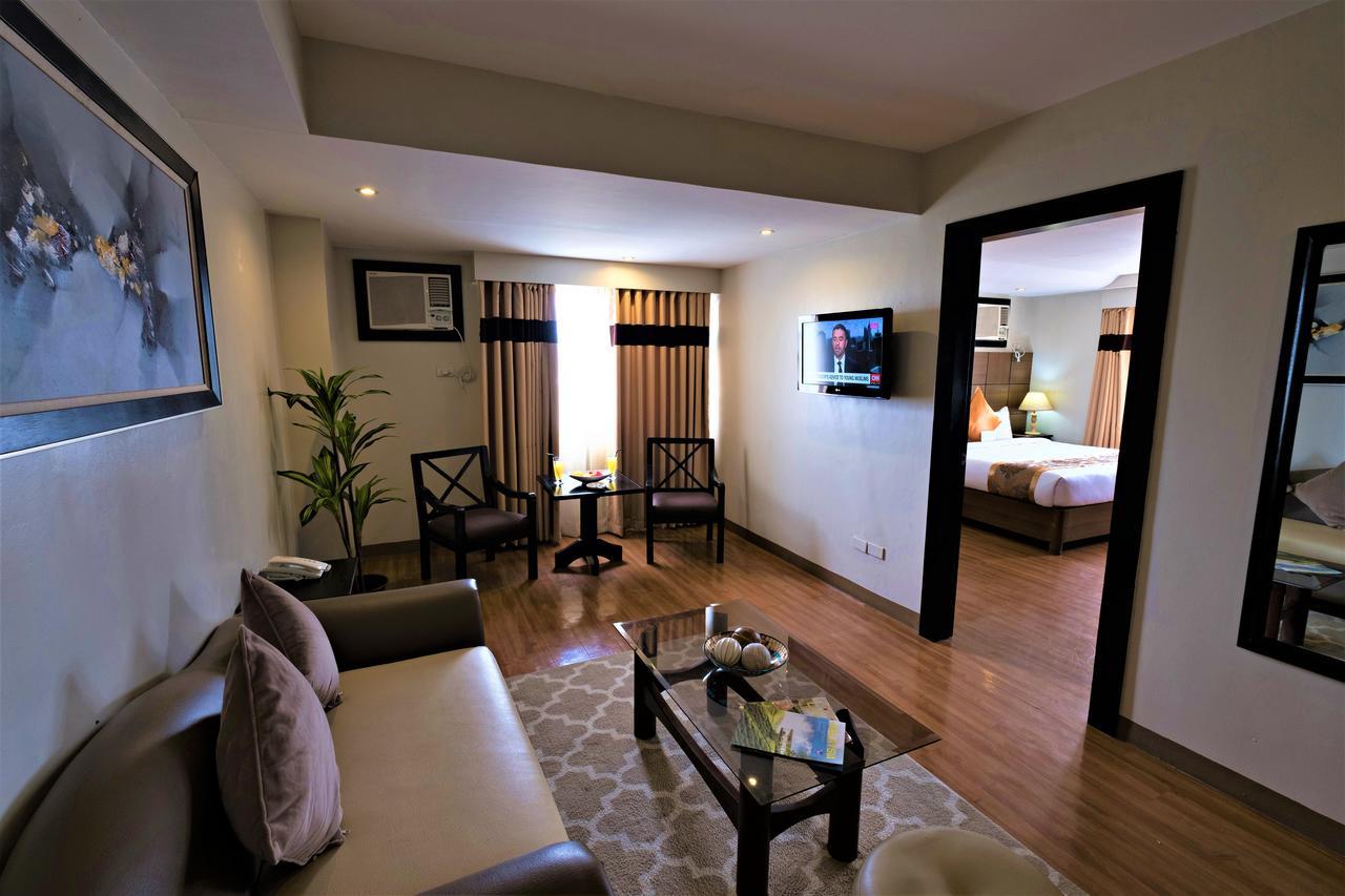 The Pinnacle Hotel And Suites Davao Exterior photo