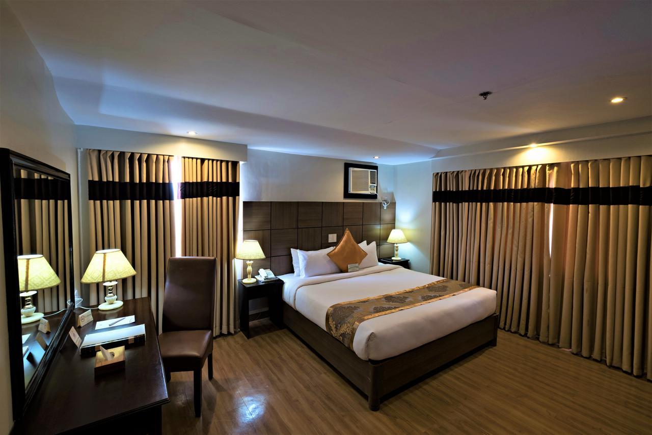 The Pinnacle Hotel And Suites Davao Exterior photo