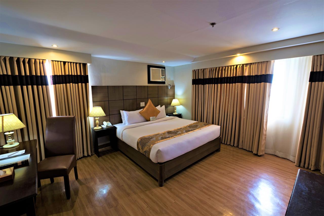 The Pinnacle Hotel And Suites Davao Exterior photo