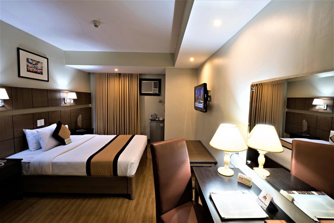 The Pinnacle Hotel And Suites Davao Exterior photo