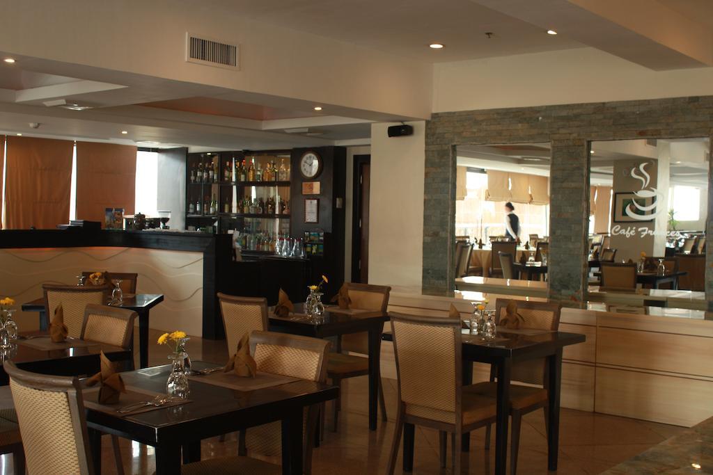 The Pinnacle Hotel And Suites Davao Exterior photo